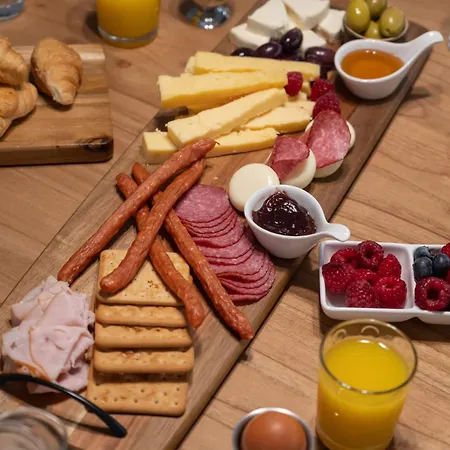 Pantheon Gaitis דירה נאפפליו